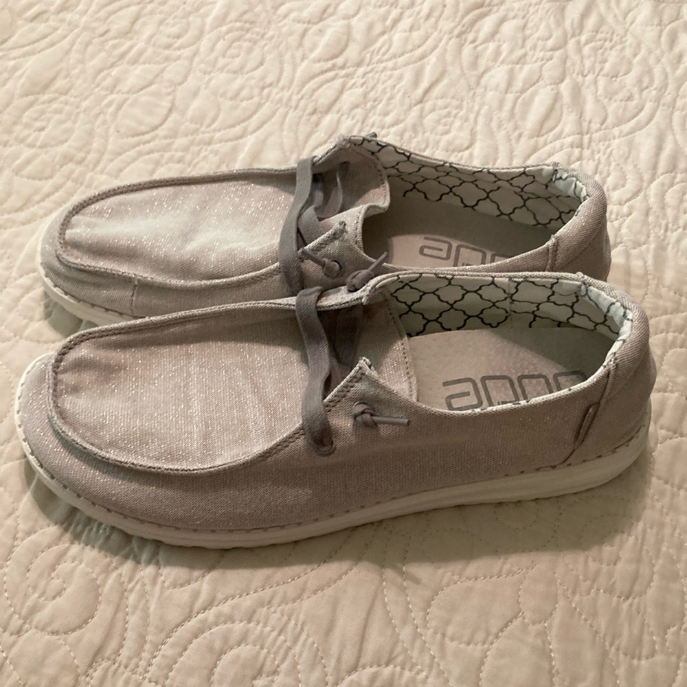 Hey Dude Sparkling Pearl Grey Women’s Size 11 GUC